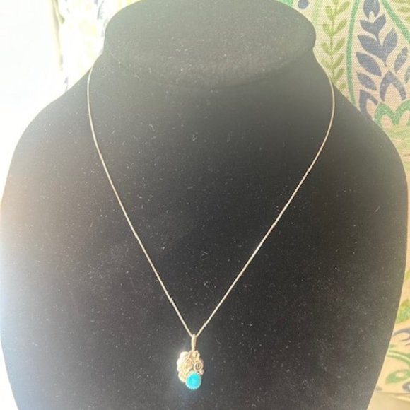 925 Sterling Silver Etched Leaf Blue Stone Pendant NECKLACE - Picture 2 of 8